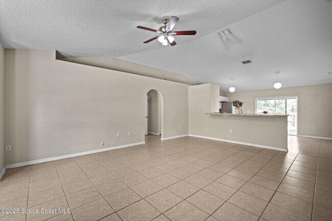 Building Photo - 411 Oceanside St