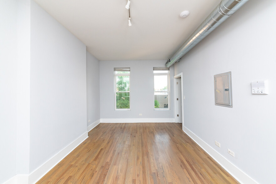 Building Photo - 1728 W 21st Pl