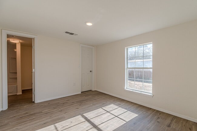 Building Photo - 509 Brown Ave