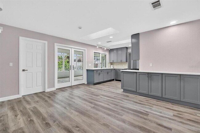 Building Photo - 5630 Venetian Blvd NE