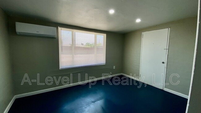 Building Photo - 5745 S Southland Blvd
