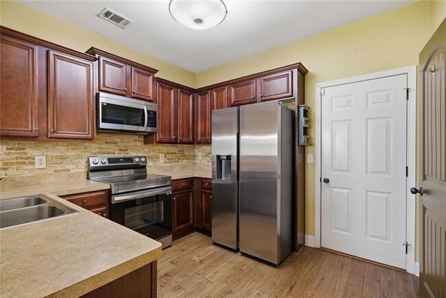 Building Photo - 513 Broughton Dr