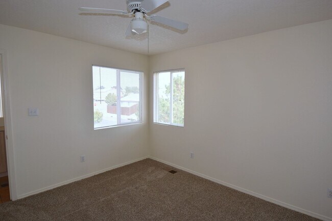 Building Photo - Great location! Nice 3Br, 2.5Ba Near Alame...