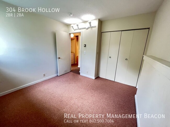 Building Photo - 304 Brook Hollow