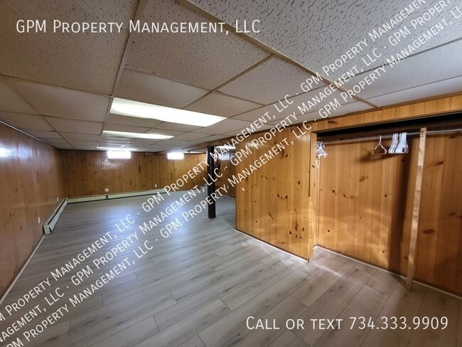 Building Photo - 832 Hudson St