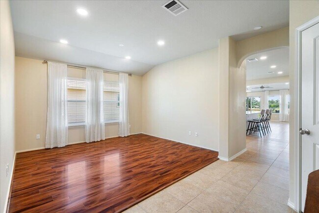 Building Photo - 255 Drystone Trail