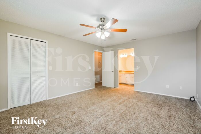 Building Photo - 5642 Westview Dr