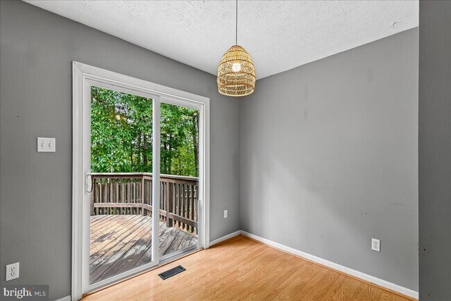 Building Photo - 631 Realm Ct W