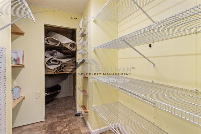 Building Photo - 112 Celeste Cir