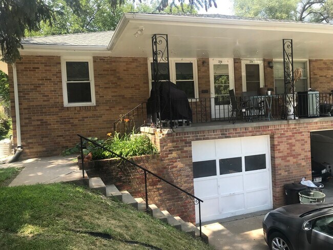 Primary Photo - 3BR off 50th and Center
