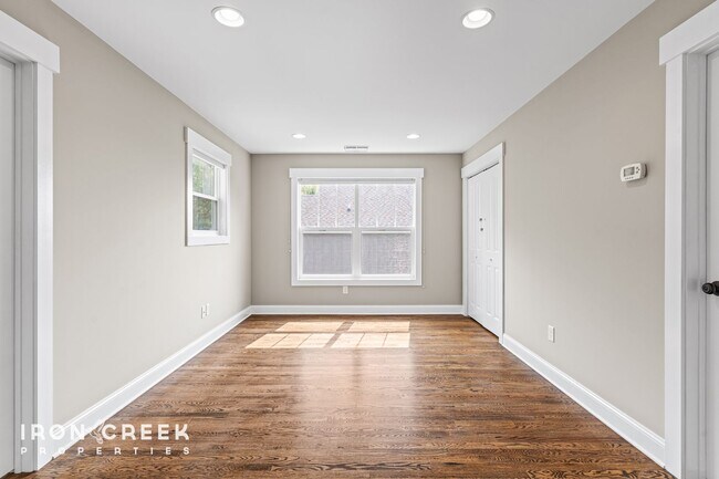Building Photo - Elegant Contemporary Home in North Asheville