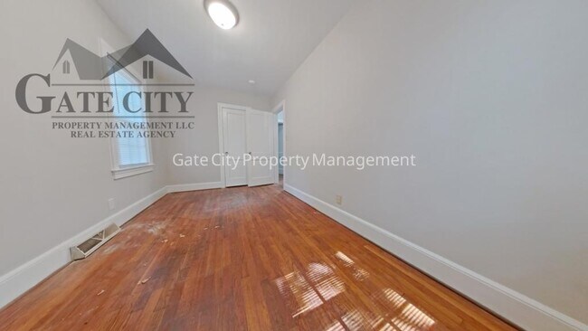 Building Photo - 227 Oakhurst St