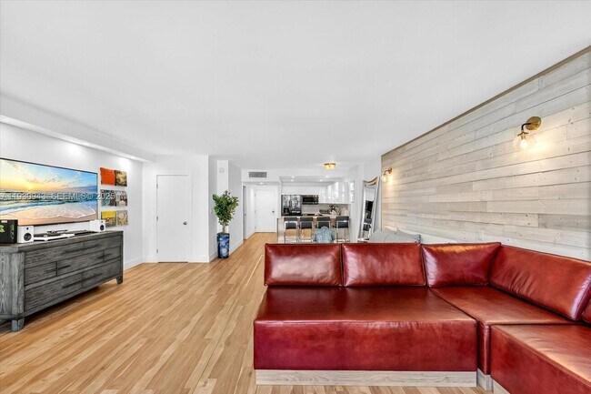 Building Photo - 2301 Collins Ave