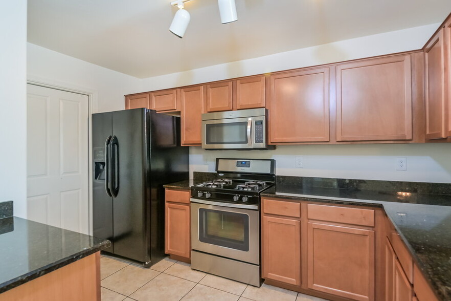Building Photo - 18265 S Avenida Arroyo Seco