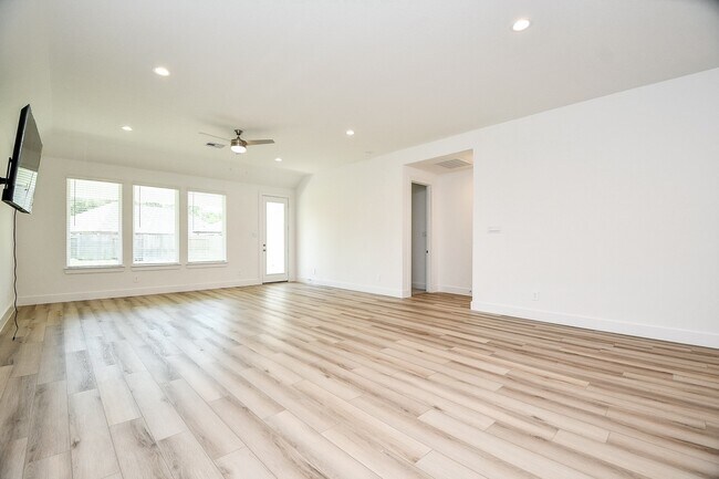 Building Photo - 215 Springfield Terrace Dr