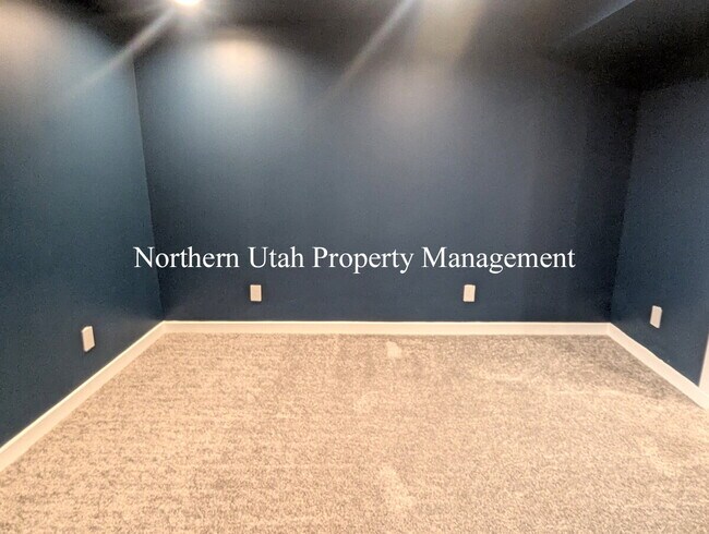 Building Photo - East Bench 5 Bed, 2 Bath