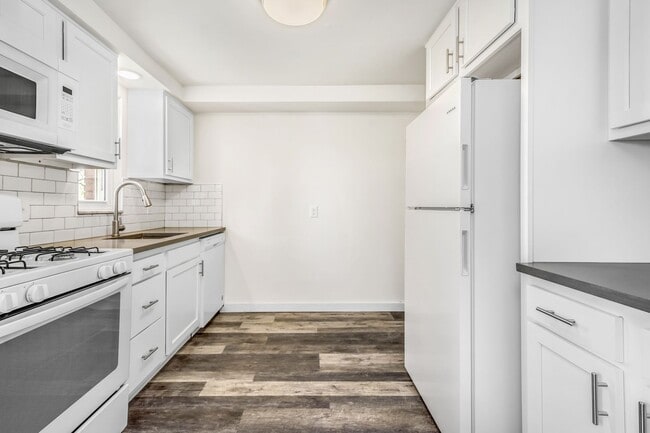 Building Photo - AVAILABLE SEPT 1ST! UPDATED 2-bedroom townhouse in Overbrook!