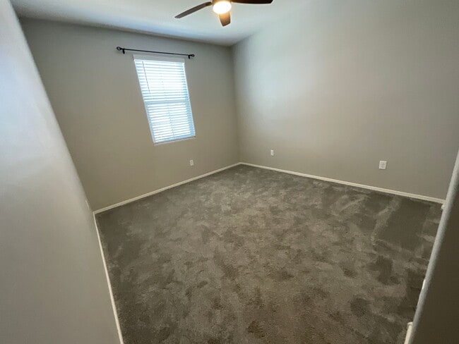 Building Photo - Mountain views in Rocking K Community