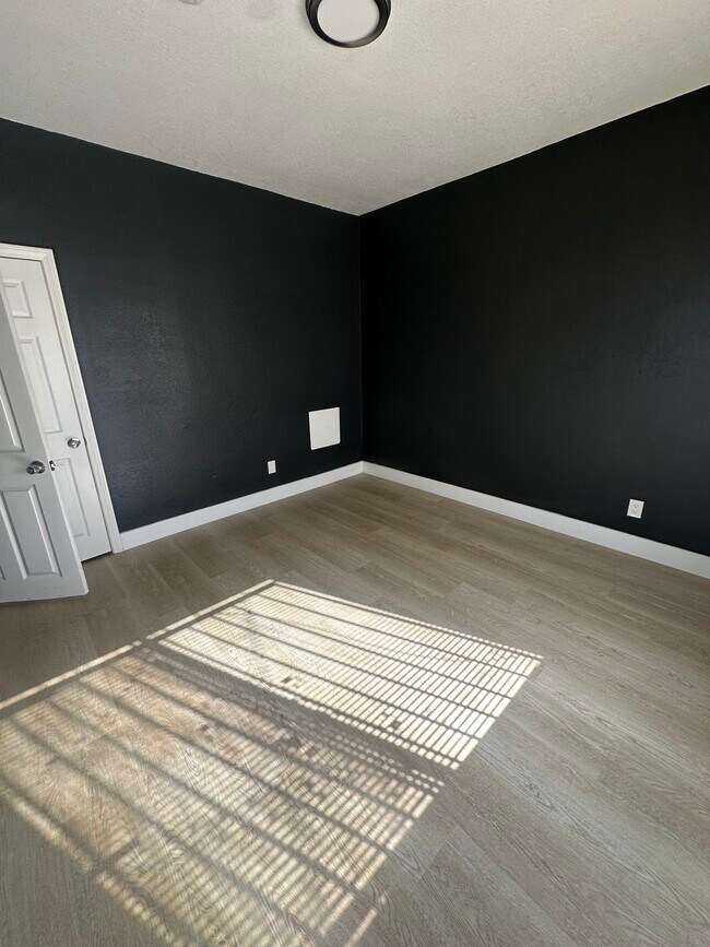 Building Photo - 248 E 54th, Los Angeles