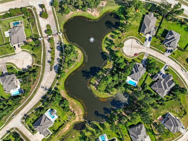 Building Photo - 14245 Lake Lodge Dr