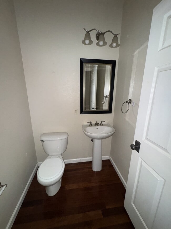 Building Photo - Luxurious 4-Bed, 3.5-Bath Retreat in Chowchilla - Spacious 2,379 Sq Ft Home Awaits!