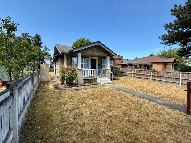 Building Photo - Charming Renovated Cottage with Spacious Y...