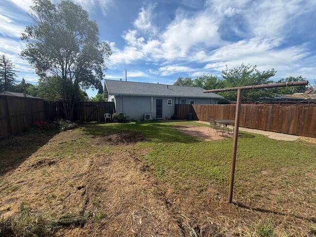 Building Photo - 5319/21 Robertson Ave