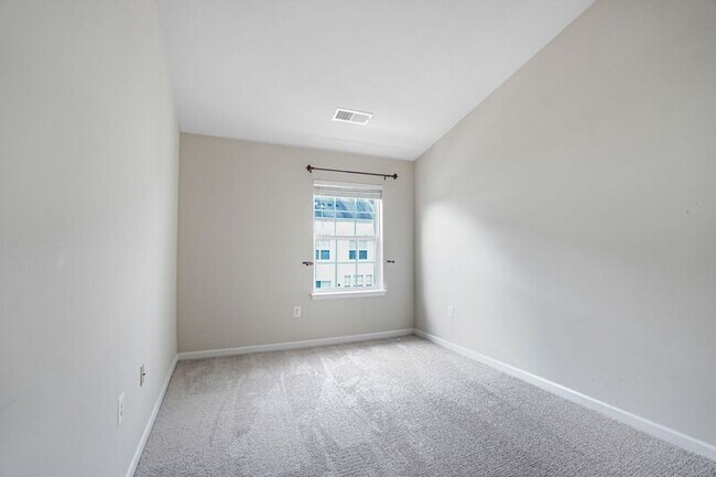 Building Photo - 1606 Wilcox Ave