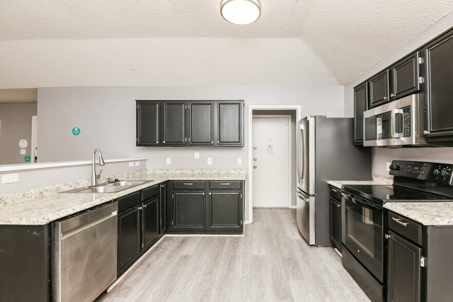 Building Photo - 2607 Whitehurst Dr