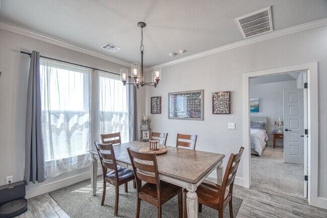 Building Photo - Spacious 5-Bedroom Home with 3 Full Baths ...
