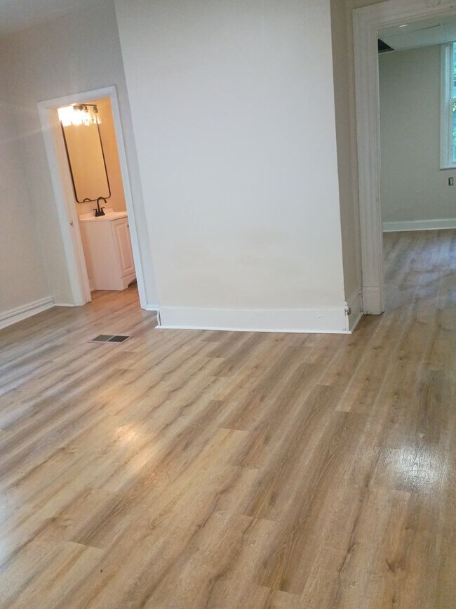 Building Photo - Spacious 4BR Home in Perry Hilltop