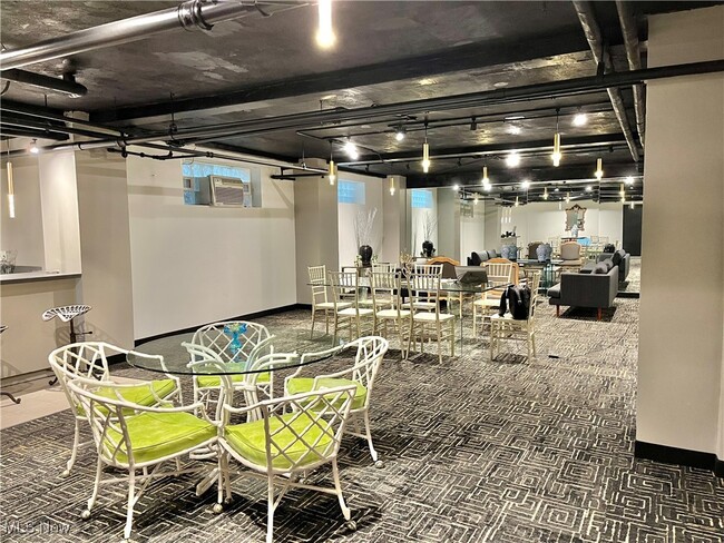 Building Photo - 11720 Edgewater Dr