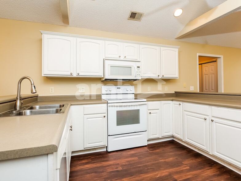 Building Photo - 44 Westminister Pl