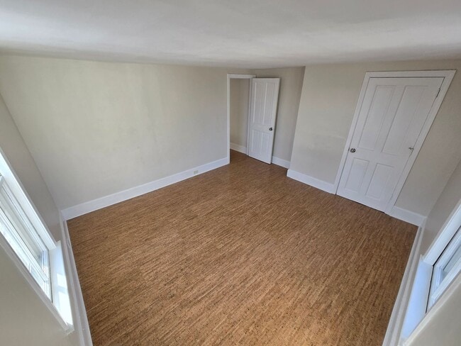 Building Photo - 18 School St