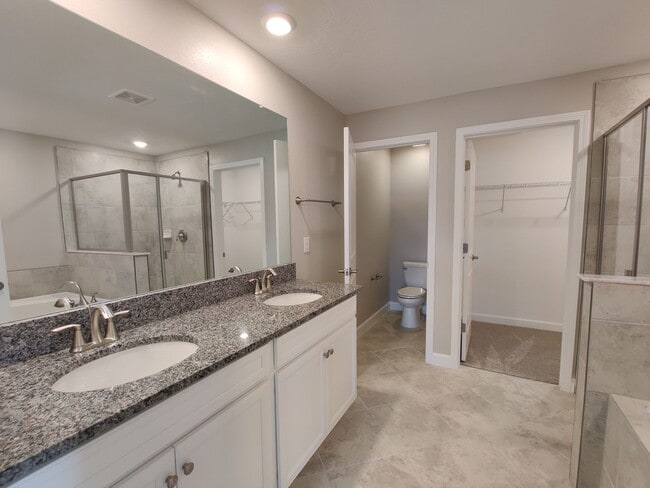 Building Photo - 23240 Willow Glen Way