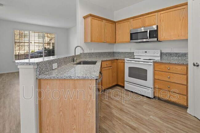 Building Photo - 1611 SW San Mateo Terrace