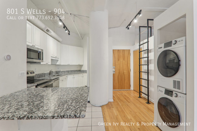 Building Photo - 801 S Wells-904