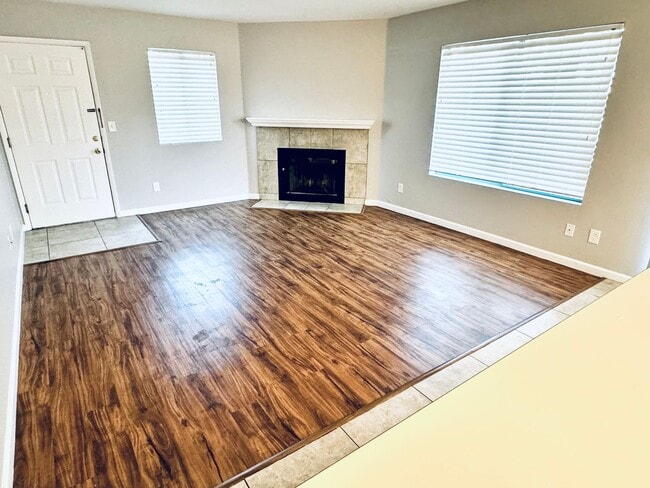 Building Photo - A Cozy 2 bedroom 2 bathroom with patio dow...