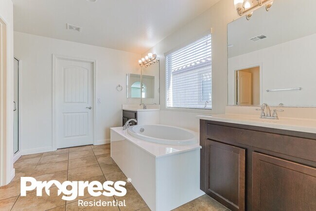 Building Photo - 5534 E Jaeger St