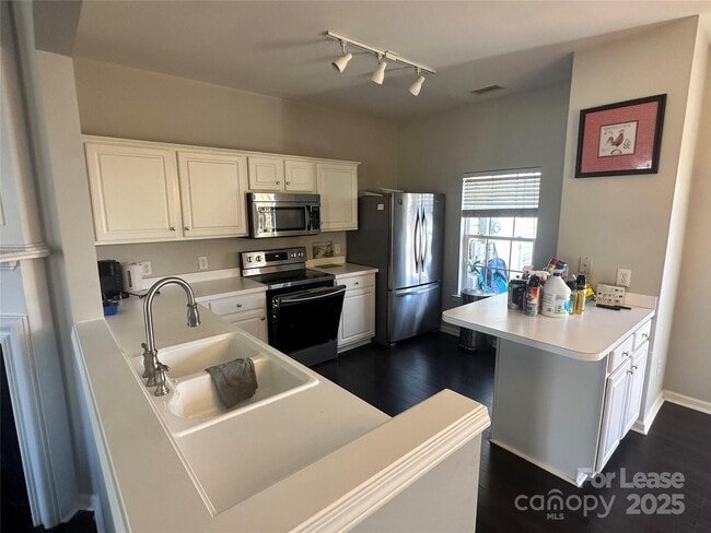 Building Photo - 3213 Mannington Dr