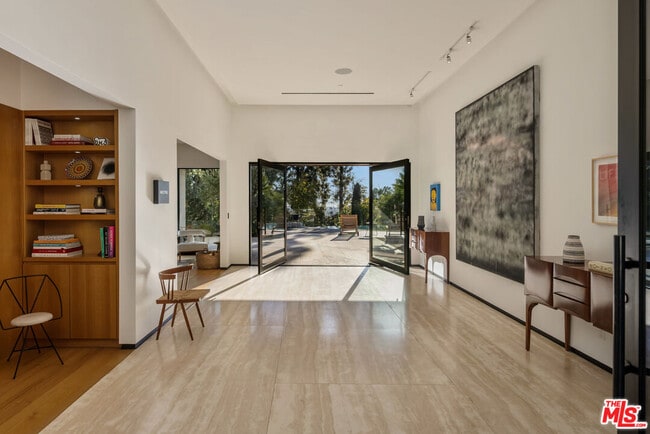 Building Photo - 1120 El Retiro Way