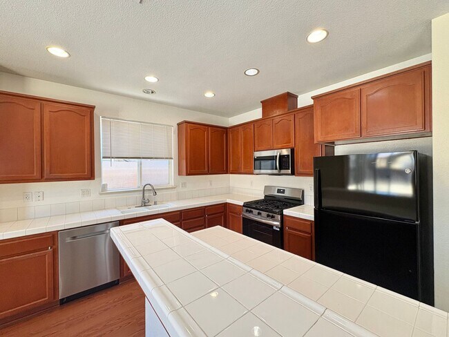 Building Photo - BEAUTIFULLY REDONE 4 Bed 3 bath in the Lakes Discovery Bay