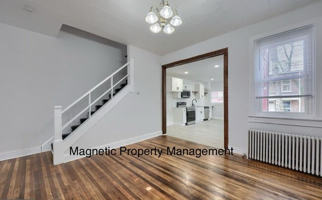 Building Photo - Stunning Historic 4bed Brick Row