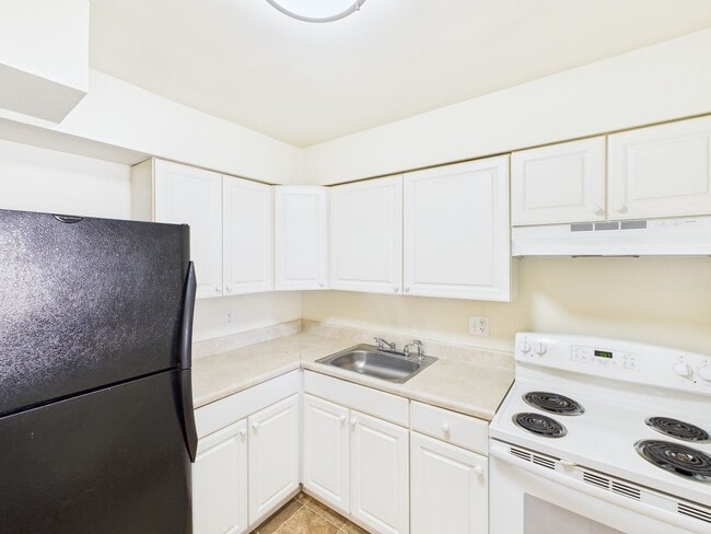 Building Photo - 5500 Stella Rd