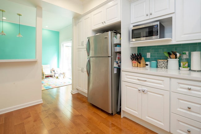 Building Photo - 1049 16th St