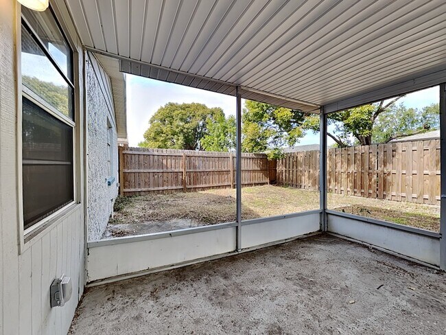 Building Photo - 7431 San Moritz Dr