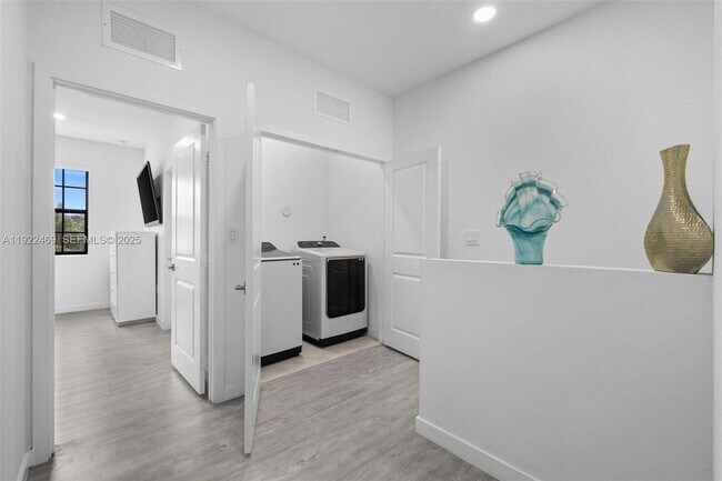 Building Photo - 757 SW 11th St