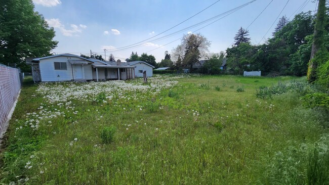 Building Photo - Spokane Valley Home in the Heart of Millwo...