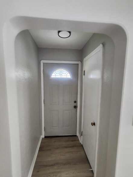 Building Photo - 5618 Merkle Ave