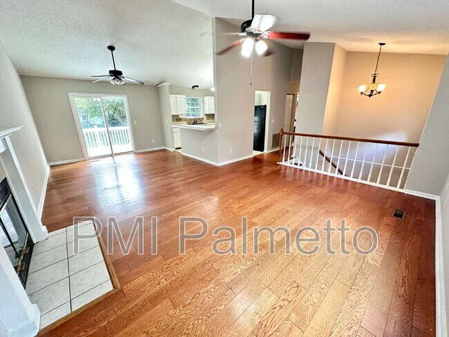 Building Photo - 844 Bentley Dr